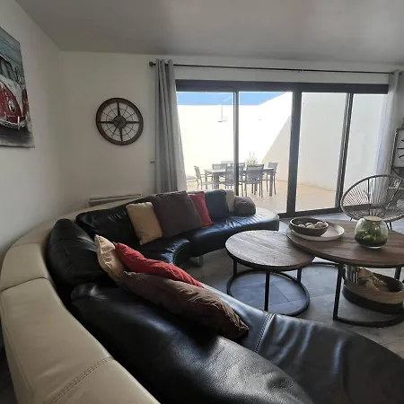Holiday home Maison Renovee 4 Pieces Au Coeur De St Pierre D'oleron Avec Terrasse, Proche Commerces, 6 Couchages - Fr-1-246a-137 Saint-Pierre-d'Oleron