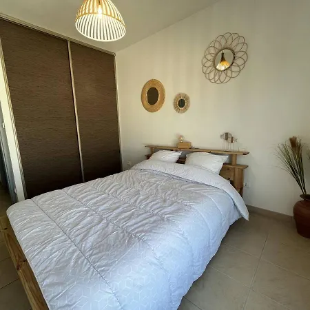 Maison Renovee 4 Pieces Au Coeur De St Pierre D'oleron Avec Terrasse, Proche Commerces, 6 Couchages - Fr-1-246a-137 Holiday home Saint-Pierre-d'Oleron