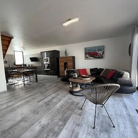 Maison Renovee 4 Pieces Au Coeur De St Pierre D'oleron Avec Terrasse, Proche Commerces, 6 Couchages - Fr-1-246a-137 *